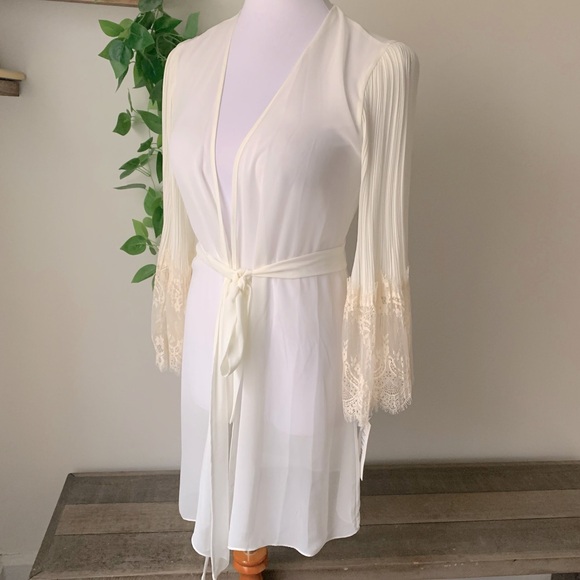 Rya Robe - Picture 2 of 6